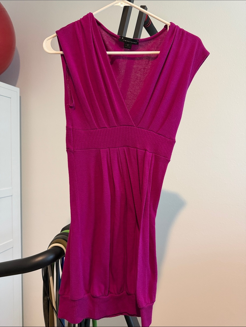 Twentyone Fuchsia V-Neck Sleeveless Blouse